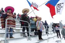 Do Vysočina Areny si v sobotu našlo cestu asi čtyři a půl tisíce fanoušků, mezi nimi i „Mexičani“ z Řečice nebo „chodící vlajky“ z Litomyšle.