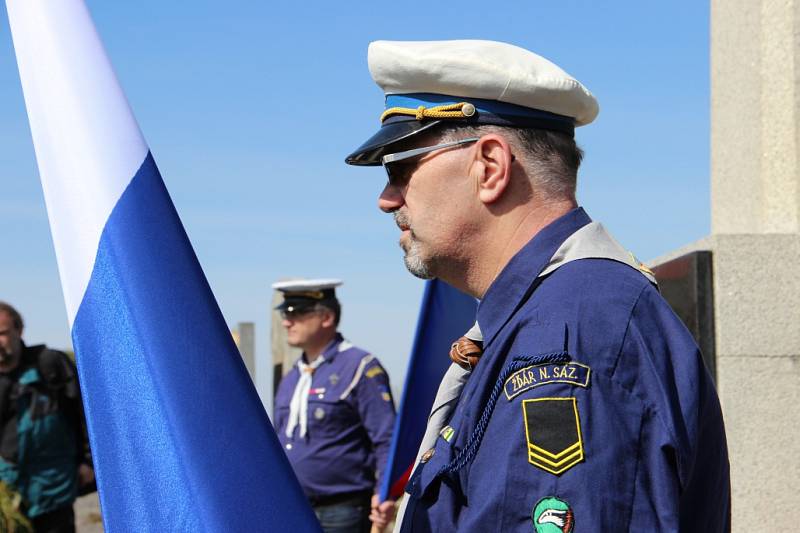 Ostatky sedmi vojáků Rudé armády, kteří zahynuli při osvobozování Žďárska na jaře 1945, byly v sobotu 25. dubna 2015 ve Žďáru nad Sázavou pietně uloženy do hrobu na novém hřbitově.