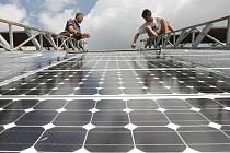  Fotovoltaické elektrárny se vyplatí, tvrdí ti, kteří do tohoto ekologického způsobu výroby energie investovali nemalé finanční částky. Podle propočtů odborníků  se jim jejich investice vrátí zhruba za deset let. 