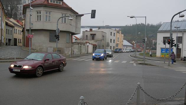 Velké Meziříčí: Třebíčská bude průjezdná. Policie povolila jen jeden pruh