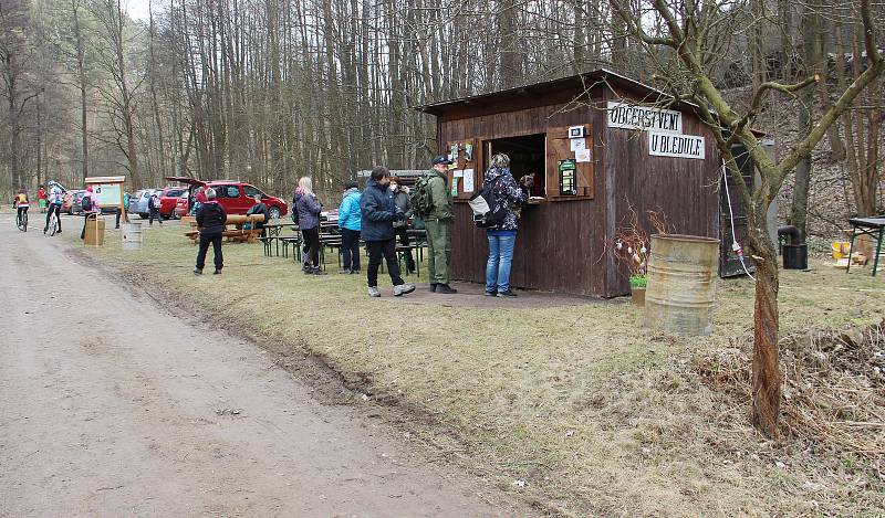 Je čas bledulí. Malá víska Chlébské, ležící na rozhraní Kraje Vysočina a Jihomoravského kraje už zase přitahuje davy zvědavců ze všech koutů republiky.