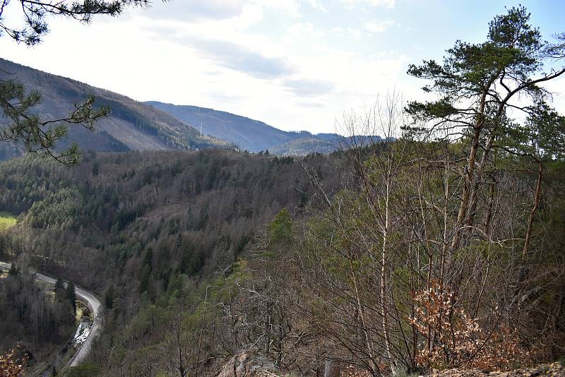 Nádherná příroda, vyhlídková místa a skvělá kuchyně. Na to lákali Šťastní z Víru turisty ze široka daleka. Upravovali cesty a vydávali pohlednice.