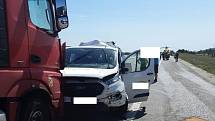 Srážka nákladního auta, dodávky a osobního auta na 137,5 km ve směru Brno dálnice D1 nedaleko Měřína zaměstnala všechny složky IZS. Na místě zasahoval také vrtulník.