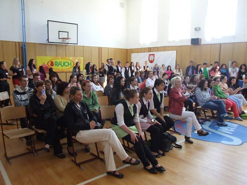 Hned ve třech soutěžích zápolili studenti z celé republiky na gastronomické soutěži, kterou pořádala Hotelová škola Světlá a Obchodní akademie Velké Meziříčí. 