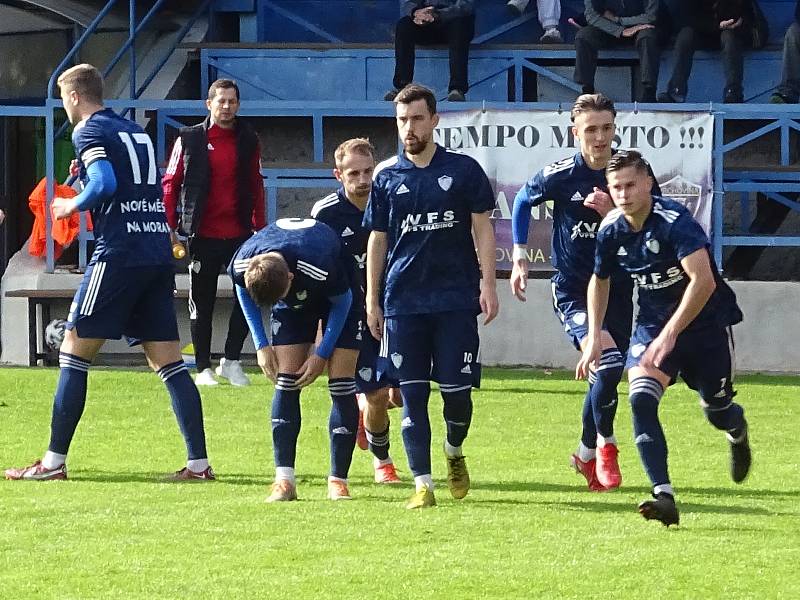 V sobotním utkání 8. kola Moravskoslezské fotbalové ligy se hráčům Nového Města na Moravě dařilo. Před svými fanoušky dokázali nováčka z Frýdlantu zdolat 3:1 a připsali si tak do tabulky důležité tři body.