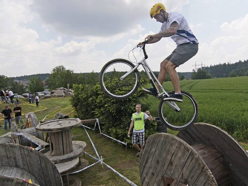 Při cyklotrialu je důležité především dokonale zvládnout rovnováhu. Naučit se základy trvá dětem přibližně dva roky. Teprve poté mohou přijít na řadu složitější skoky, které jsou atraktivní jak pro jezdce samotné, tak i pro diváky. 