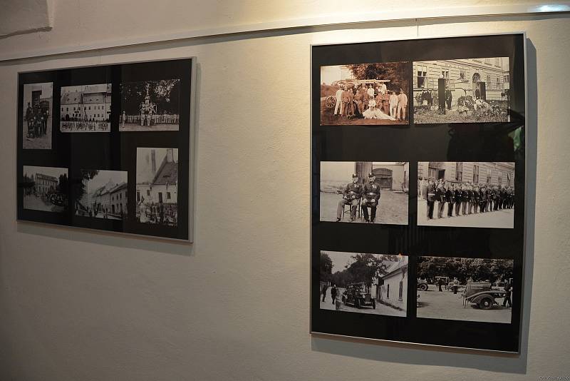 Ve výstavním sále a vestibulu Horáckého muzea byla zahájena výstava ke 140. výročí založení místního sboru dobrovolných hasičů.  Foto: Pavel Kvíčala