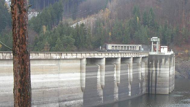Z přehrady Vír na Bystřicku odebírají vodu i okolní kraje.