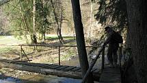 Turisté často do Trenckovy rokle míří od penzionu v Podmitrově u Strážku na Bystřicku, odkud je to sedm kilometrů po červené značce.