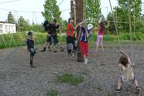 Programy Lanového parku Siesta v Bystřici nad Pernštejnem jsou vhodné jak pro jednotlivce, tak kolektivy. Část nízkých lanových aktivit je složena z překážek, které slouží jako průprava pro vysoký lanový kurz. 