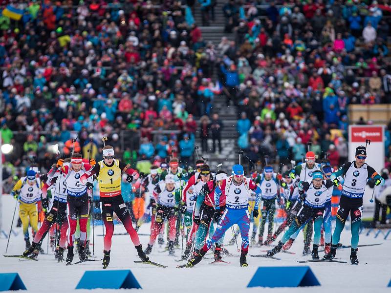 Závod s hromadným startem na 15 km mužů v rámci Světového poháru v biatlonu.