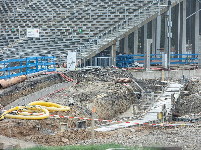 Stavební práce ve Vysočina areně v Novém Městě na Moravě. Na snímku prostor budoucí tribuny E.