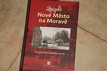 V těchto dnech spatřila světlo světa nová publikace kolektivu autoru přibližující historii novoměstských ulic. K dostání bude v informačním centru. 