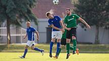 Ve finálovém klání letošního ročníku krajského poháru Vysočiny zdolali fotbalisté Nové Vsi (v modrých dresech) Rapotice (v zeleném) vysoko 6:2.