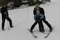 Ve Ski areálu Jimramov na Novoměstku mají obměnili malý vlek. Chtějí se zaměřit na rodiny s dětmi. 