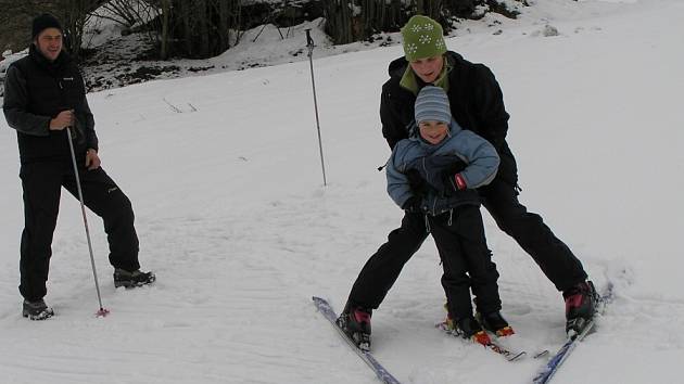 Ve Ski areálu Jimramov na Novoměstku mají obměnili malý vlek. Chtějí se zaměřit na rodiny s dětmi. 