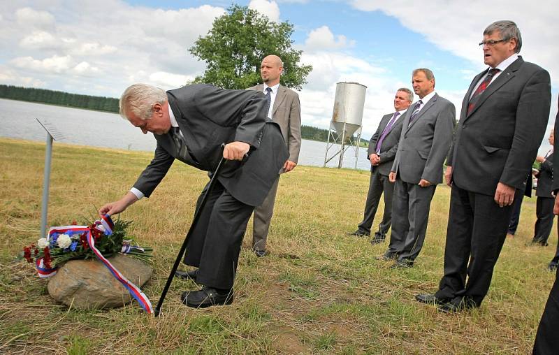 Prezident Miloš Zeman uctil památku zavražděného Petra Vejvody