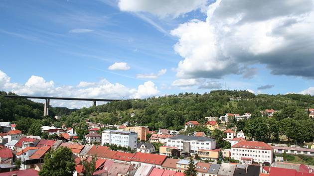 Poslední šance! Věž kostela ve Velkém Meziříčí bude v neděli otevřená naposledy