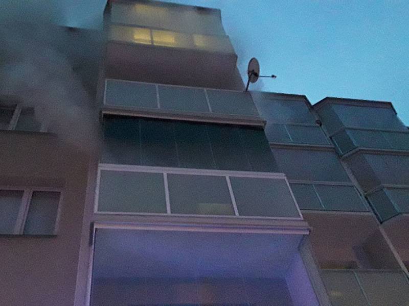Požár bytu v jednom z domů ve žďárské Neumannově ulici.