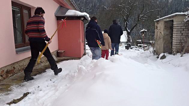 Před šesti lety byly Velikonoce na sněhu, letos jsou téměř letní