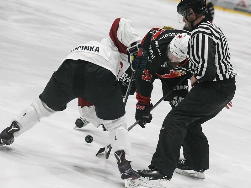 Utkání play-off mezi SKLH Žďár nad Sázavou a SHC Klatovy.