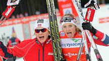 Vítěznou skupinou finálové jízdy týmových sprintů se staly norské závodnice Fallaová a Östbergová.