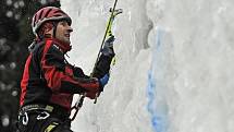 Na umělé ledové stěně ve Víru na Žďársku se konalo v sobotu mistrovství republiky v ledovém lezení na rychlost. Zúčastnila se ho i Kristína Trnková (na snímku). 