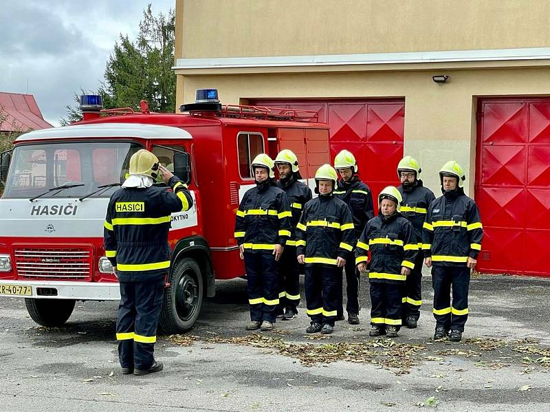 Společného pietního aktu s zúčastnili i členové sborů dobrovolných hasičů ze Sněžného a z Rokytna.