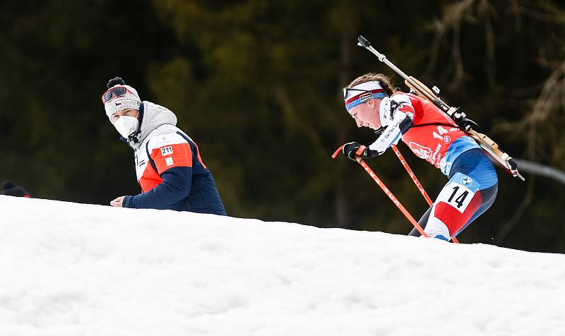 Jessica Jislová v závodu Světového poháru v biatlonu ve smíšené štafetě.