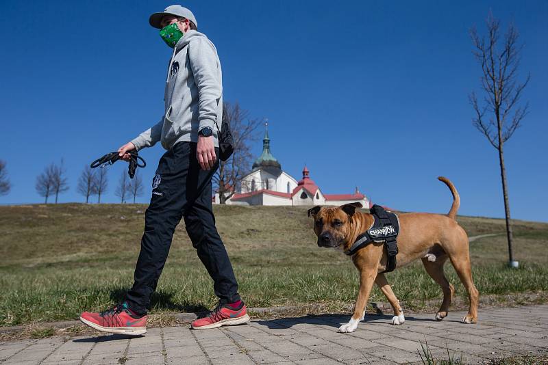 V neděli 12. dubna 2020 lidé vyrazili do přírody na Žďársku.