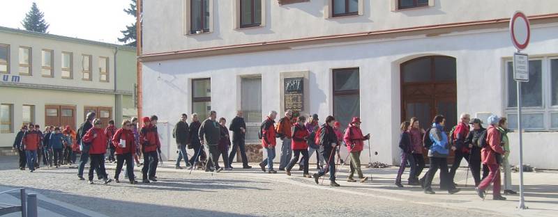 Do Žďáru zavítaly v první jarní den stovky výletníků, kteří přijeli pomyslně odemknout nadcházející turistickou sezonu. Akci pořádá Klub českých turistů na Vysočině přes dvě desetiletí.