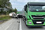 Tragická nehoda na dálnici D1 u Velké Bíteše. Náraz do kamionu řidič dodávky nepřežil.