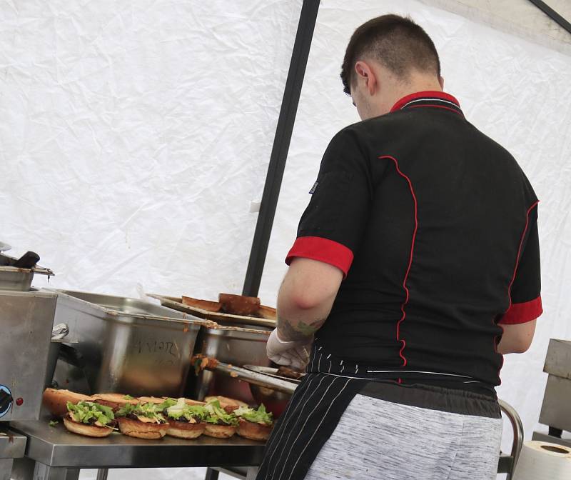 První ročník Burger beer festu na náměstí ve Velkém Meziříčí.