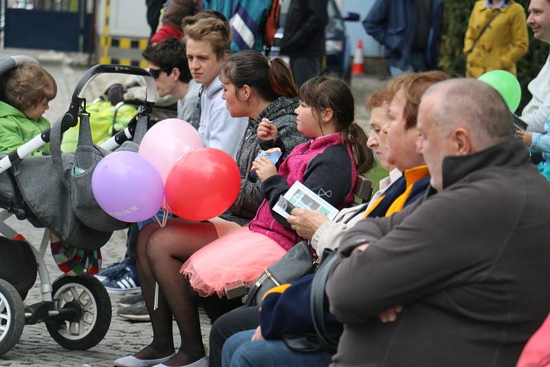 Na den otevřených dveří mířili do strojírenské firmy lidé z blízka i z daleka.