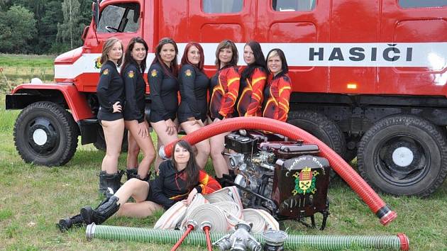 Hasičky z Ořechova-Ronova se staly modelkami pro kalendář Hasičky 2013, aby propagovaly svůj oblíbený hasičský sport a podpořily domovský hasičský sbor. 