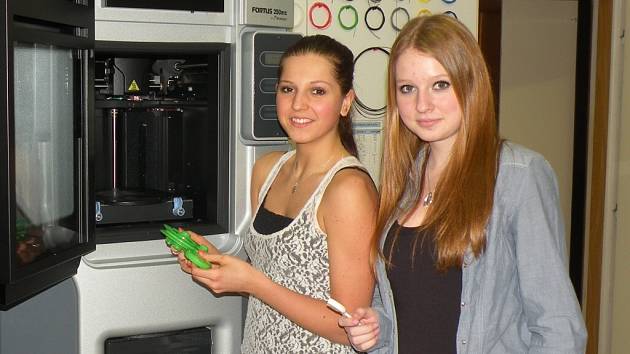 Studenti VOŠ a SPŠ ve Žďáře nad Sázavou získali CNC frézu, 3D tiskárnu a 3D skener. Dotaci na stroje a zařízení získalo ještě dalších pět středních škol v kraji. 