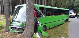 Na silnici mezi obcí Jámy a Žďárem nad Sázavou havaroval autobus.