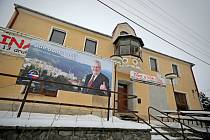 NA PIVO. Jednou z nejznámějších hospod na Vysočině se stala doslova přes noc hostinec U Bílé růže v Novém Veselí. Mezi místní tam dochází i Miloš Zeman.