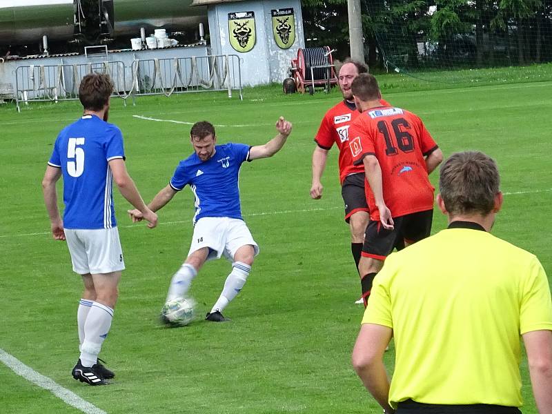 Vítězem letošního ročníku Krajského poháru Vysočiny se stali fotbalisté Nové Vsi (v modrých dresech). Sapeli Polnou ve středu zdolali 3:0.