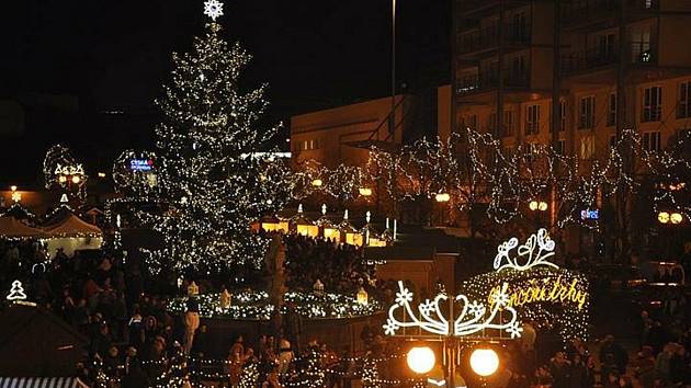 Zahájení adventu a rozsvícení vánočního stromu.