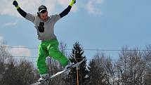 Návštěvníky Fajtova kopce u Velkého Meziříčí čekala opět velká podívaná v podobě Horsefeathers Velké louže a Jib & Jump best trick session. 