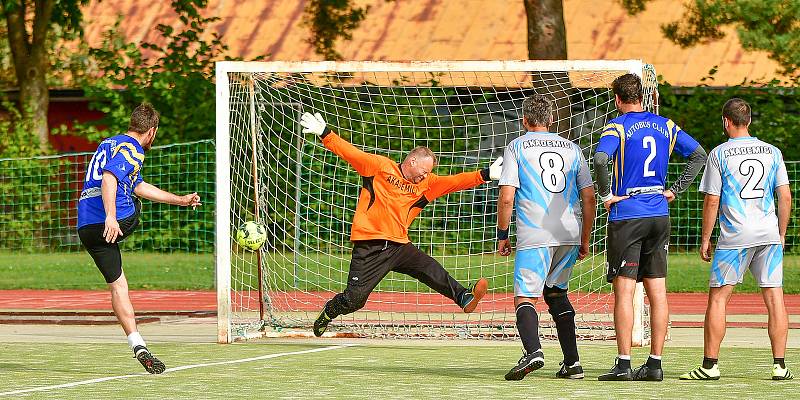 Hráči Kozel Teamu (na týmovém snímku v zelených dresech) nasadili od prvního kola neskutečné tempo a po zásluze si během podzimní části letošního ročníku první ligy vybudovali komfortní náskok pro jarní odvety a nadstavbu.