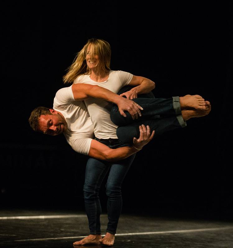 Mezinárodní festival současného tance, pohybového divadla a nového cirkusu Korespondance.