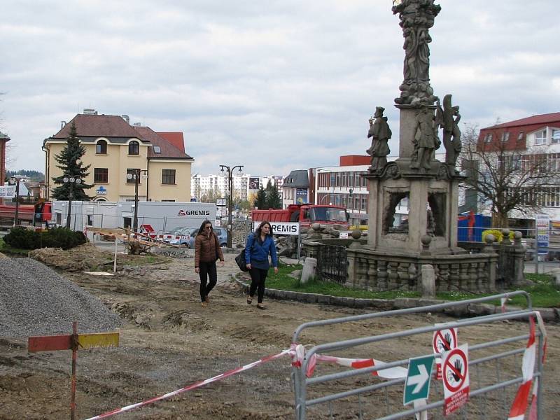 Náměstí Republiky prochází rozsáhlou rekonstrukcí spojenou také s archeologickým průzkumem.