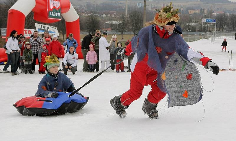 Sobotní den byl na Harusovském kopci ve znamení maškarního reje