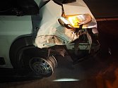 Opilý cizinec s dodávkou narazil na dálnici D1 do osobního auta.