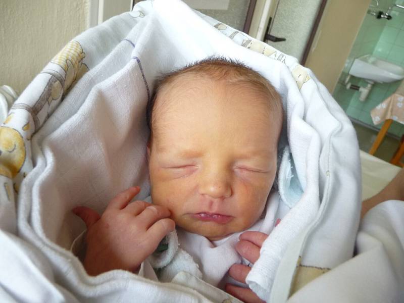 Aniela Karlová, Žďár nad Sázavou, 20.4. 2012, 2610 g, 49 cm