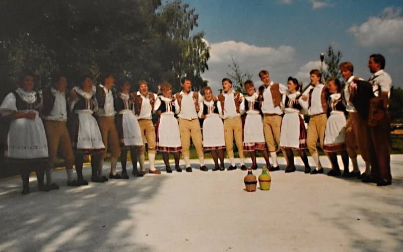 Poprvé se krojovaná chasa ukázala na kácení máje v polovině roku 1992. Od té doby ji mohou lidé vidět poměrně často.