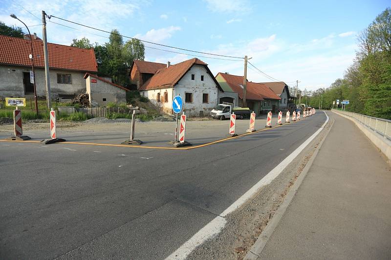 Částečná uzavírka Vírské ulice v Bystřici nad Pernštejnem.