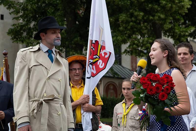 Téměř na den přesně se do Nového Města na Moravě vrátil po devadesáti letech první československý prezident Tomáš Garrigue Masaryk. Novoměští ho v sobotu při městských slavnostech Nova Civitas přivítali stejně jako 17. června 1928 – chlebem a solí. FOTO: 